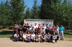 photo:Visiting the tree-planting site of poplar trees with Liaoning University students