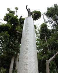 The bronze statue that is put on top of the monument during events