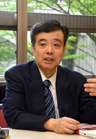 Professor Atsushi Yashiro, Faculty of Business and Commerce