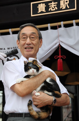Mr. Mitsunobu Kojima with Tama, a cute calico cat which serves as the stationmaster.