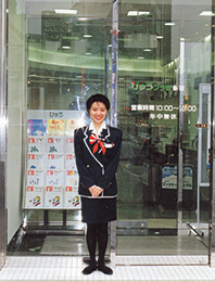 At Travel Service Center (View Plaza) Shinjuku, where Ms. Ono was assigned in her first year