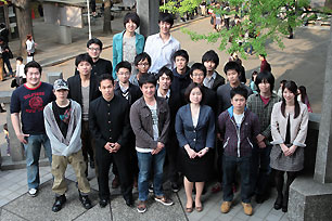 Associate Prof.Kanda and students