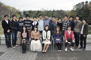 Assoc. Prof. Yoko Hirose and students