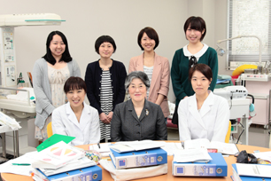Prof. Yoshie Kondo and students