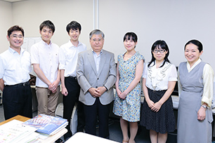 Prof. Tatsuo Kurokawa and students
