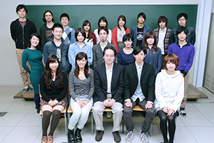 Assoc. Prof. Masatoshi Tamamura and students
