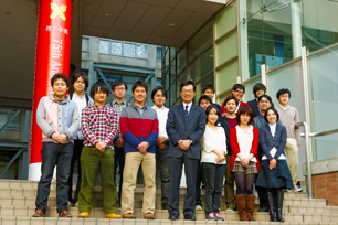 Professor, Masato Kurihara and students