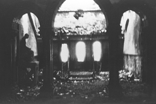 The entrance damaged by air raids (1945)