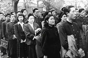 Female Students Join the University Entrance Ceremony