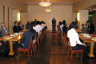 Meeting between scholarship students and board members of the Iji-kai