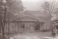Fukuzawa’s home which stood atop of the hill of Mita