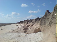 Piza Beach on Kudaka Island, a place of vast unspoilt nature. Natural settings like this, says Naoki Kashio, provide a wellspring for the spirituality of folk religions. (photo by Assoc. Prof. Kashio)