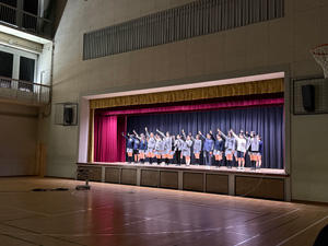 女子高 ──新入生オリエンテーション──：[慶應義塾]