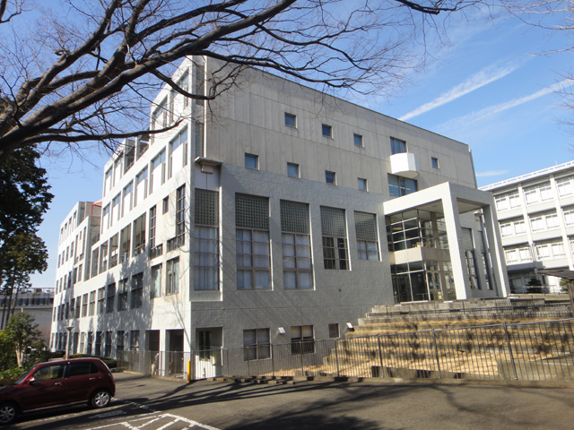 日吉図書館の外観（玄関側）