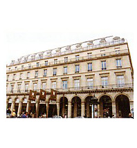 <1>旧ホテル･デュ･ルーブル（Hotel du Louvre)現在、ホテルは向かい側に移転している