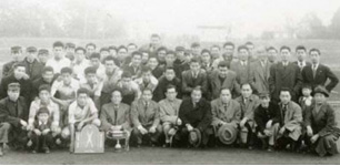 1952（昭和27）年、関東大学リーグ最終戦の対早稲田1-1で引き分けるも戦後初のリーグ優勝をかざる