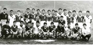 1964（昭和39）年、来日した韓国・延世大学と日吉競技場で対戦。翌8月ソッカー部が訪韓。以来国際定期戦が続いている