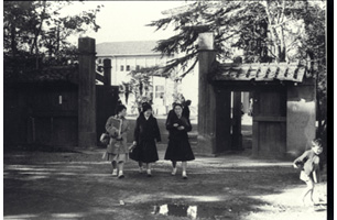 女子高等学校正門（1958年撮影）