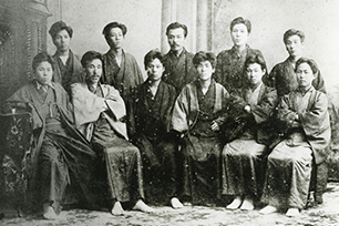 1872-77（明治5-10）年頃の塾生たち