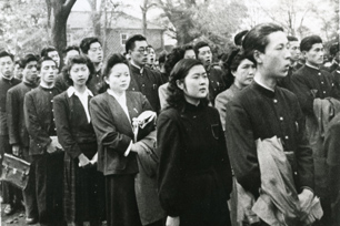 1949（昭和24）年4月入学式での女子塾生（福澤研究センター所蔵）