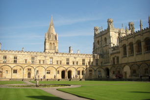夏季講座が行われるオックスフォード大学クライストチャーチ・コレッジ（2012年度に開始）