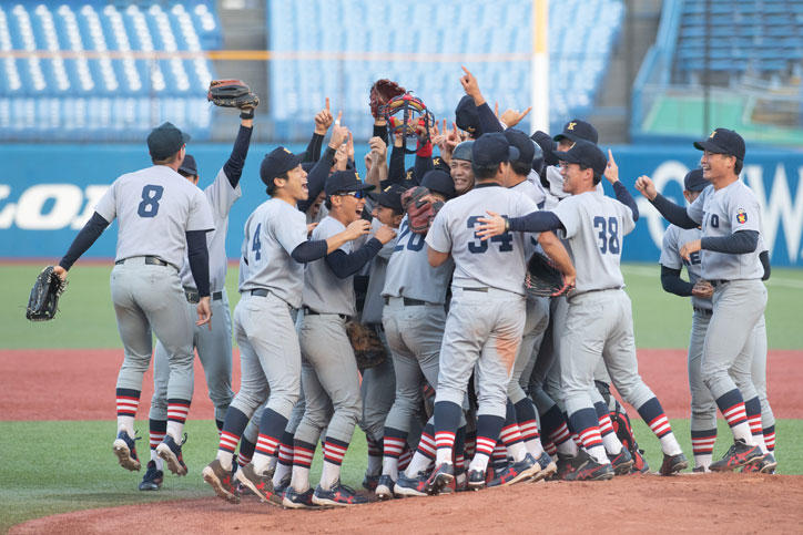 明治神宮野球大会で19年ぶりの優勝：[慶應義塾]